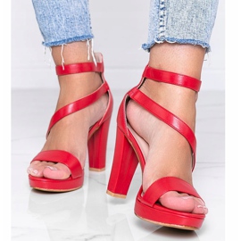 Röda sandaler på Got You -plattformen 1