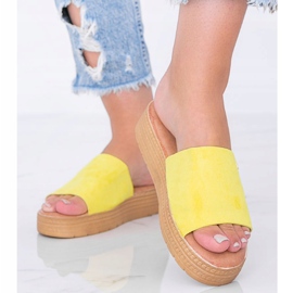 Gula tofflor på Dr. Martin 1