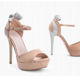 Beige sandaler på en nål Mistery 1