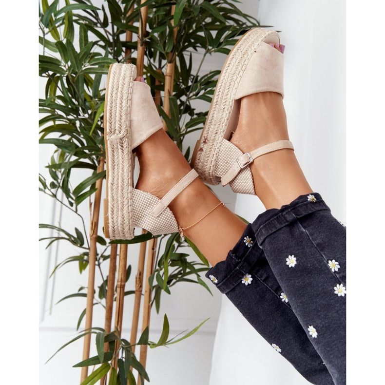 Beige Megara sandaler på flätad plattform 1