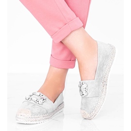 Grå espadriller dekorerade med kubanska Vibe -stenar 1