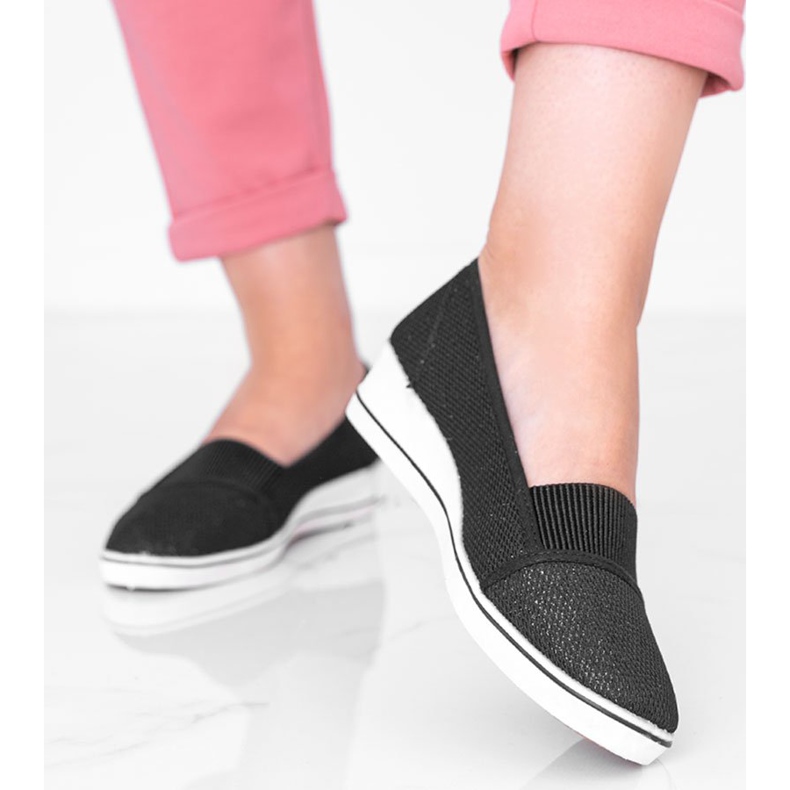 Svarta glänsande ballerinor på Glam Star-kilen 1