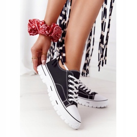 Kvinnors klassiska sneakers Black Feeling Good vit svart 2