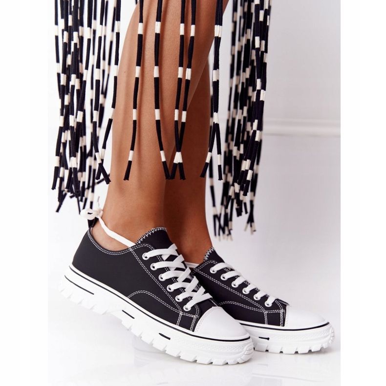 Kvinnors klassiska sneakers Black Feeling Good vit svart 1