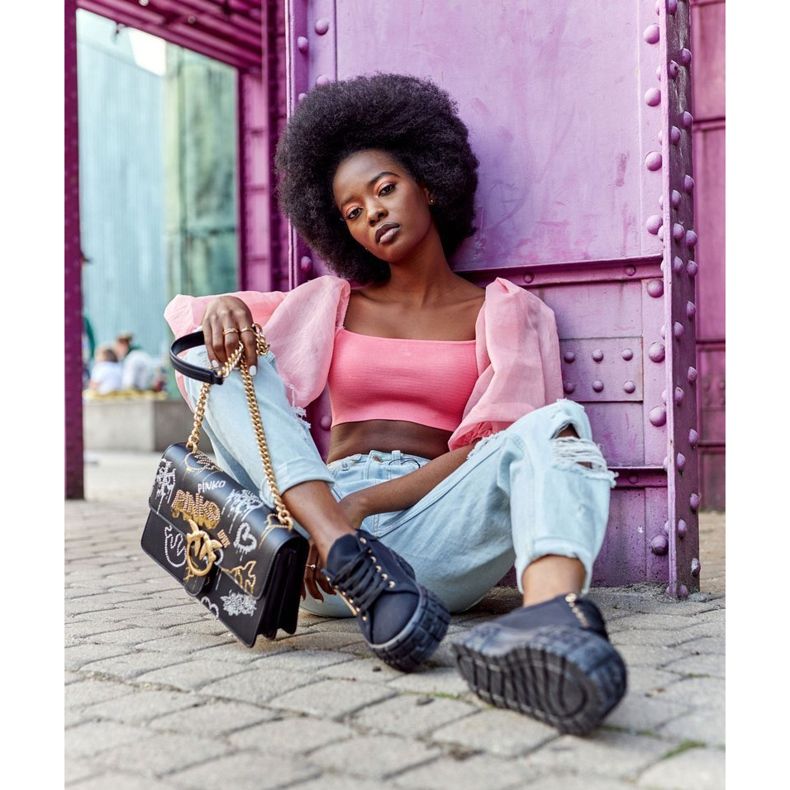 Damskor på den svarta Big City Life -plattformen 2