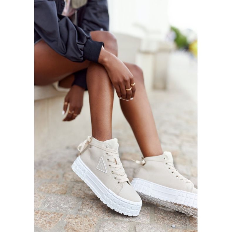 Kvinnors höga sneakers på en Beige Manhattan -plattform 2