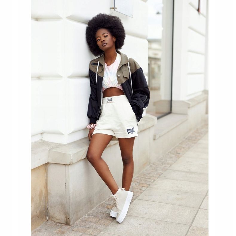 Kvinnors höga sneakers på en Beige Manhattan -plattform 1