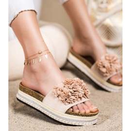 SHELOVET Tofflor På Plattformen Med Prydnad beige 1