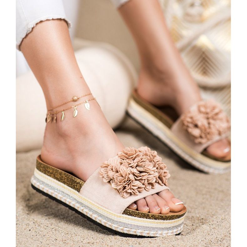 SHELOVET Tofflor På Plattformen Med Prydnad beige 1