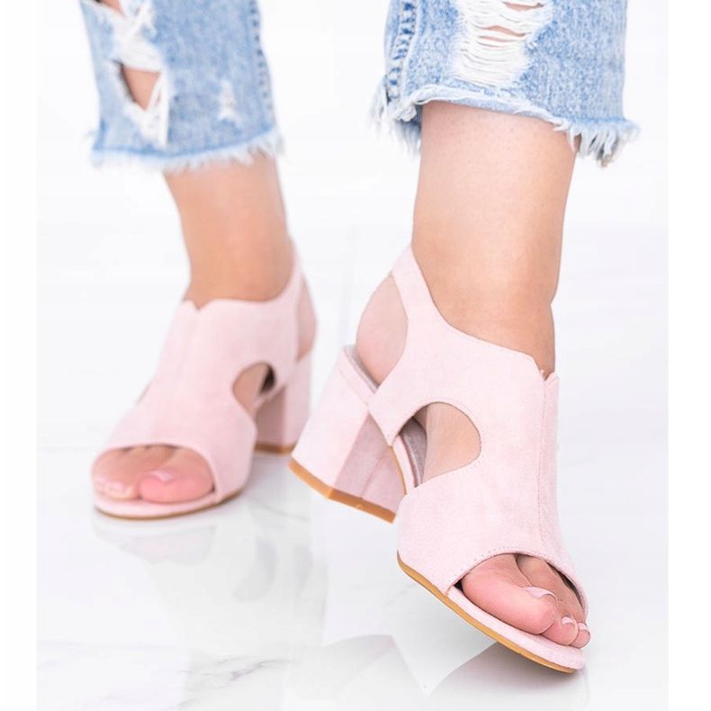 Rosa sandaler på en låg stolpe Buenna 1