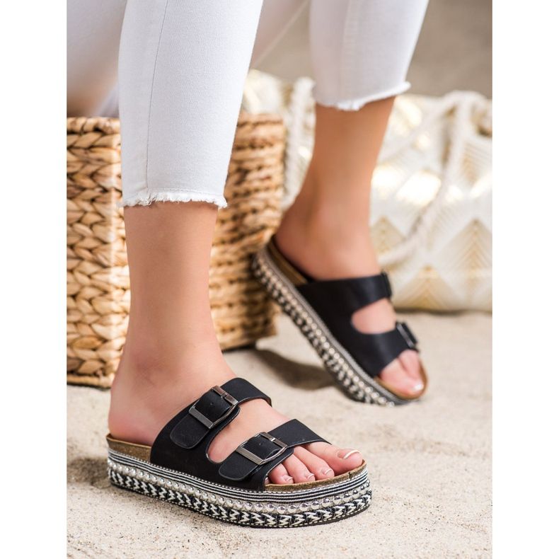 SHELOVET Tofflor med dekorativ plattform svart 1