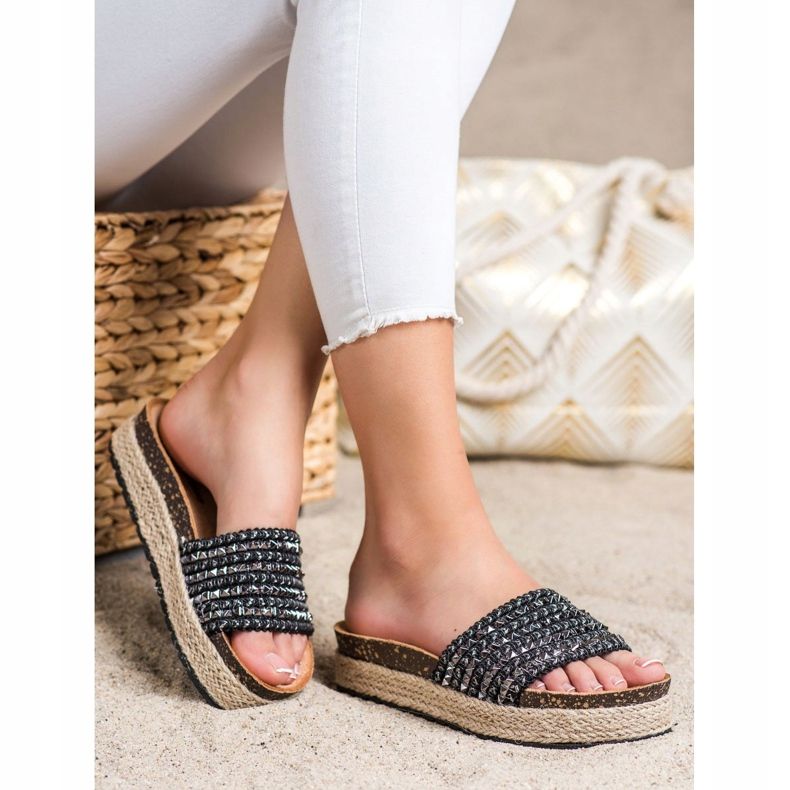 Groto Gogo Svarta tofflor med dubbar 1