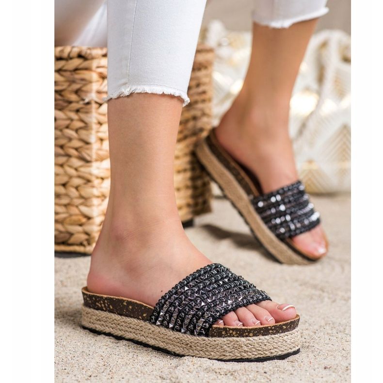 Groto Gogo Svarta tofflor med dubbar 2