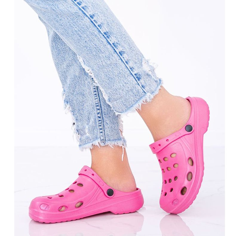 Karolinos rosa dam virkade tofflor 1