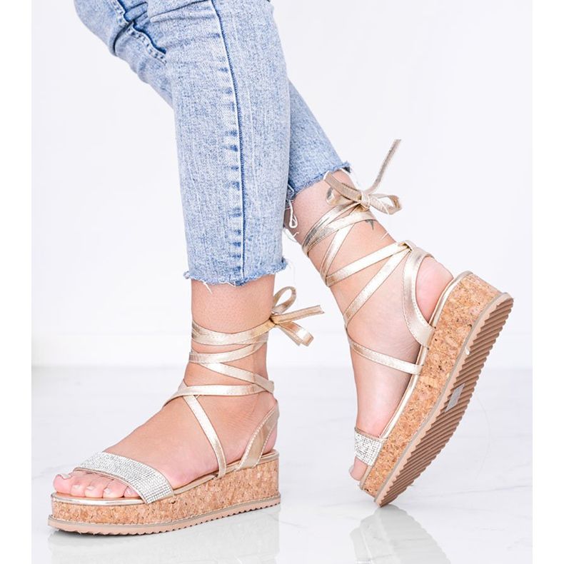 Guldsandaler bundna med zirkoner Ves gyllene 1