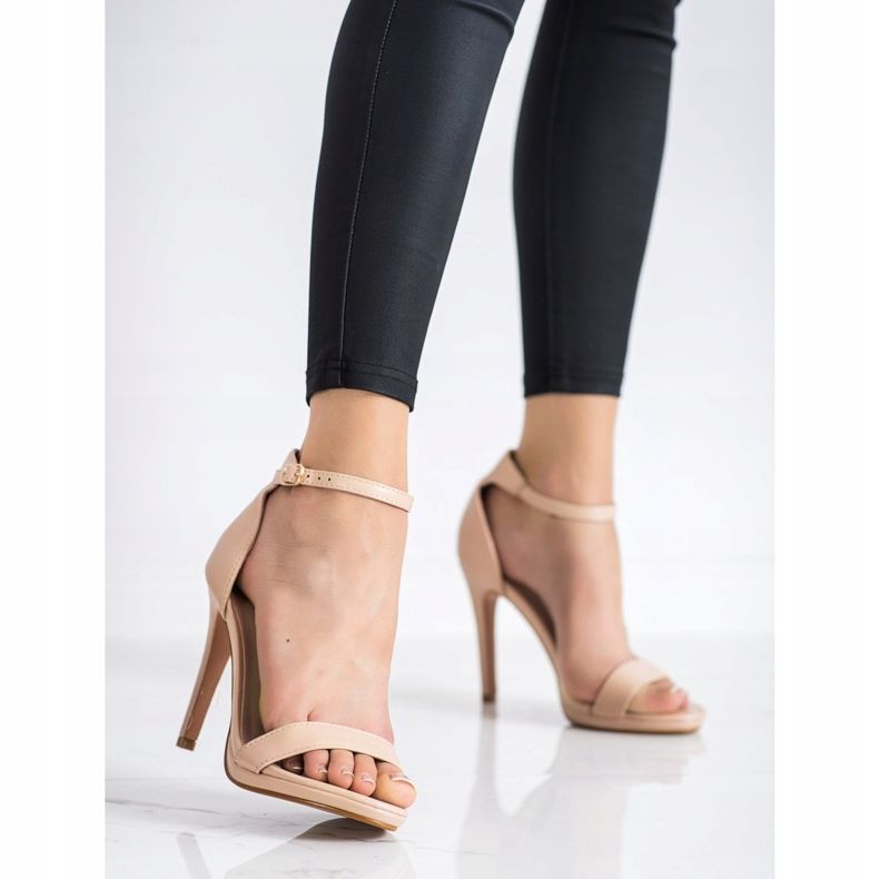 Renda Klassiska sandaler på hög klack beige 1