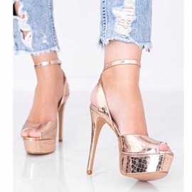 Rosa sandaler på högklackade Megi 1