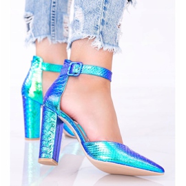 Blå holografiska pumpar på Ashley -stolpen 1