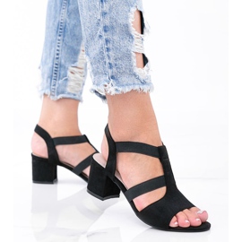 Svarta sandaler på en låg Forte -stolpe 1