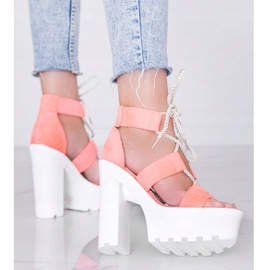 Rosa sandaler på en tjock Hera -plattform 1