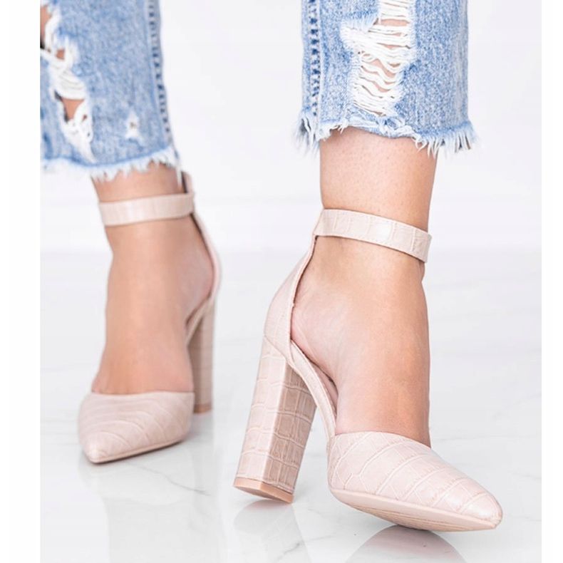 Beige pumpar på stolpen i mönstret Glamour krokodilhud 1