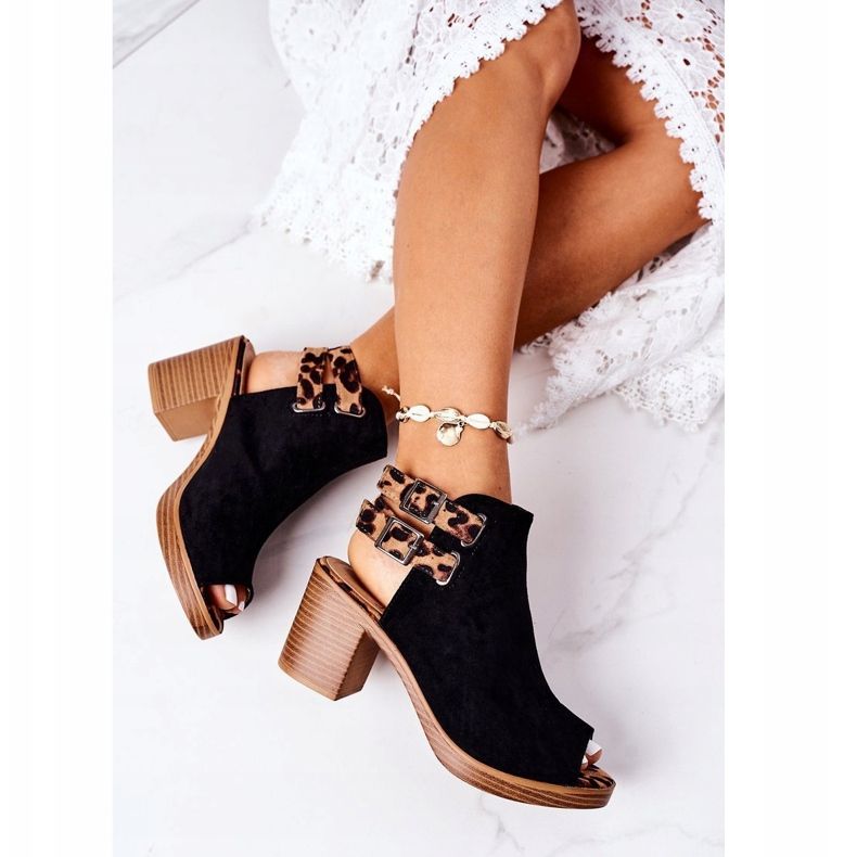 Mockasandaler på en bar Lu Boo svart leopard brun 1