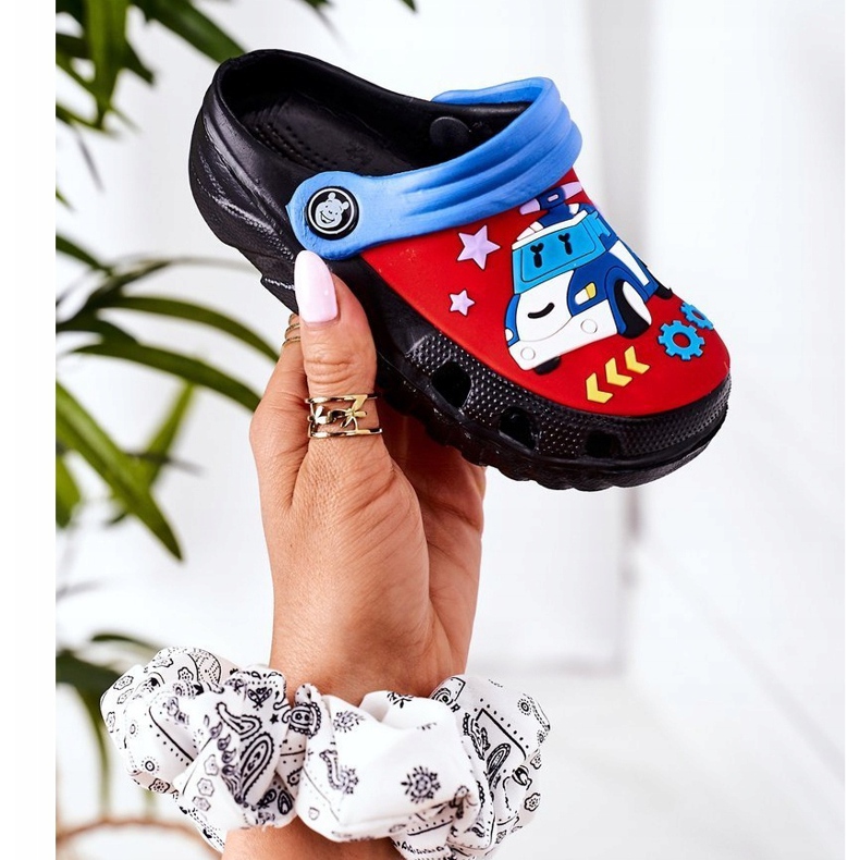 Barn skum tofflor Crocs Black Blue Oscar svart röd blå 2