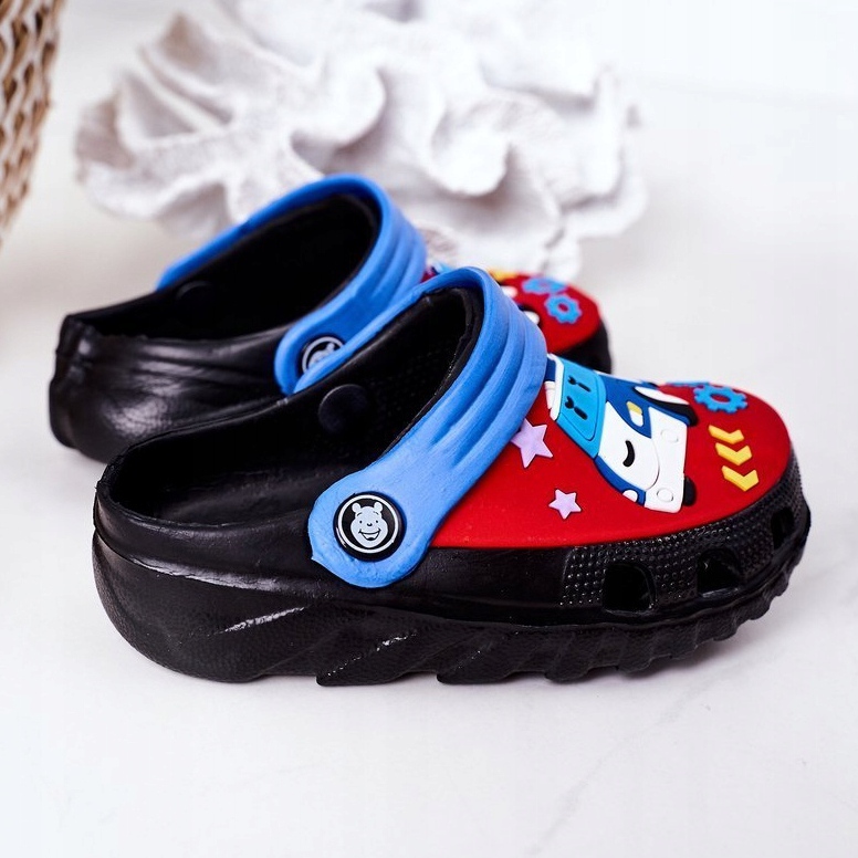 Barn skum tofflor Crocs Black Blue Oscar svart röd blå 1