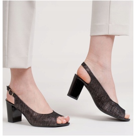 Marco Shoes Marco svarta sandaler med metalliskt mönster 1