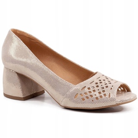 Marco Shoes Beige och guldpumpar i mocka med perforering gyllene 1