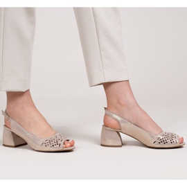 Marco Shoes Beige och guldsandaler i mocka med perforering 1