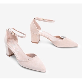 Beige pumpar på ett lågt Gemma -inlägg 1