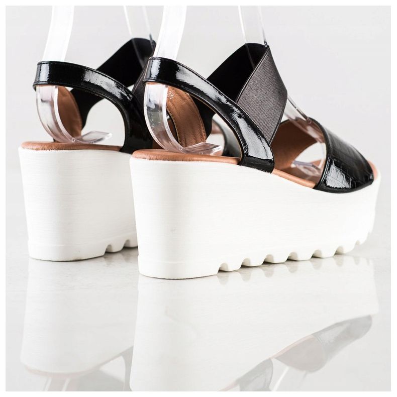 Weide Lätta sandaler på en vit kil svart 1