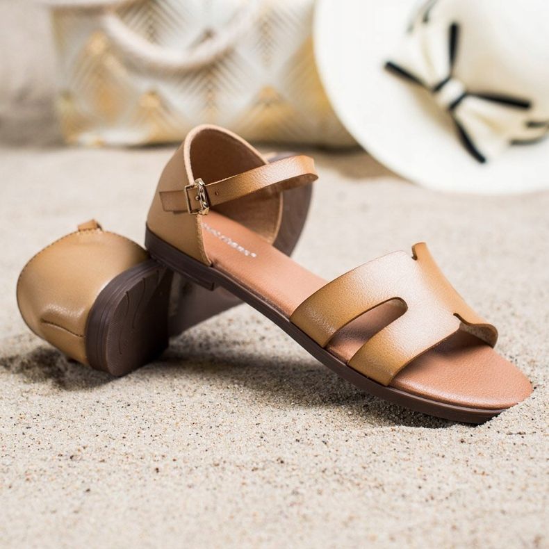 Ideal Shoes Klassiska sandaler tillverkade av ekoläder brun 1