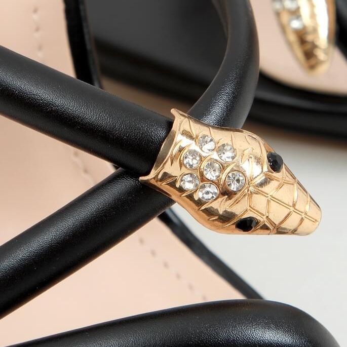 Svarta M311P Svarta tofflor på en nål 2