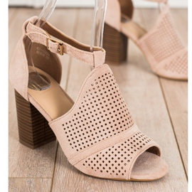 SHELOVET Inbyggda openwork sandaler beige 1