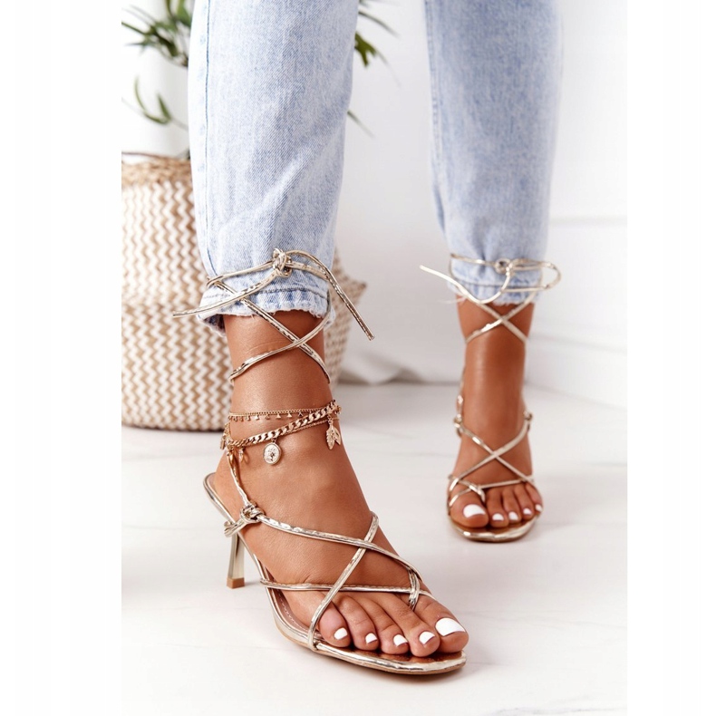 PS1 Knutna sandaler på en hög klack med fyrkantig tå gyllene bana 1