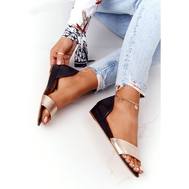 Lädersandaler Maciejka 1971-46 svart och guld gyllene 1