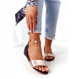 Lädersandaler Maciejka 1971-46 svart och guld gyllene 2