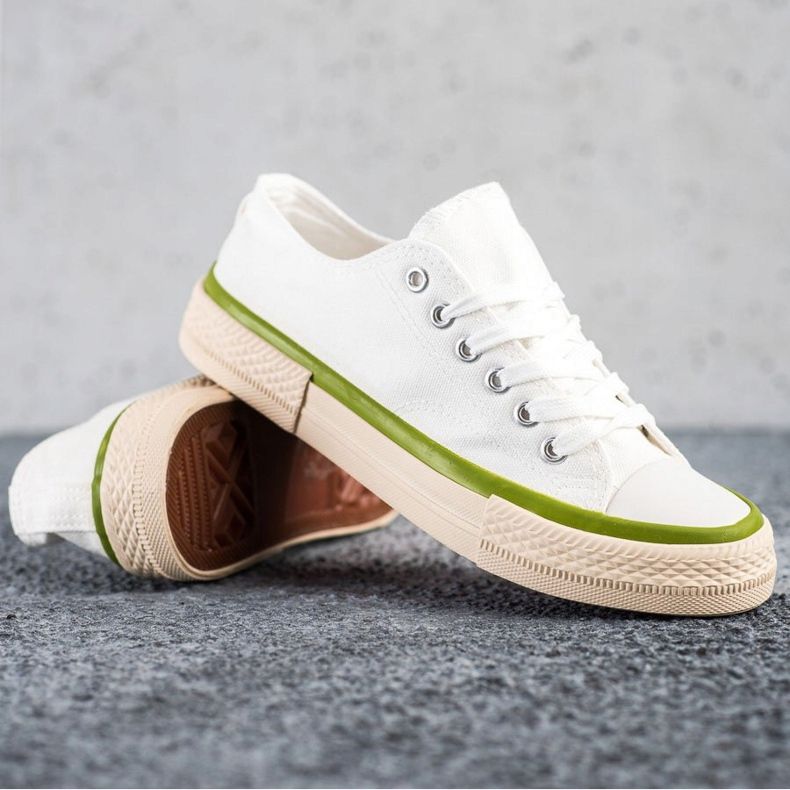 SHELOVET Sneakers På En Beige Plattform vit 1