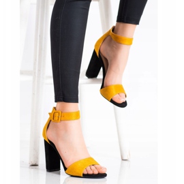 Goodin Svarta sandaler på en hög stolpe gul 3