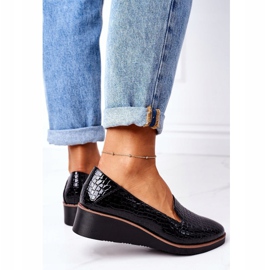 Lackerade skor på kil Vinceza 10675 svart 1