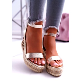 Kvinnors sandaler Lu Boo On a Wedge Linen Golden Shiran gyllene 3