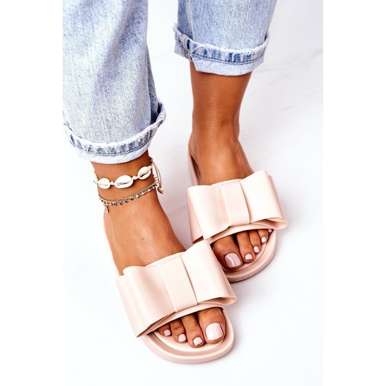 Beige april gummi flip flops med rosett 1