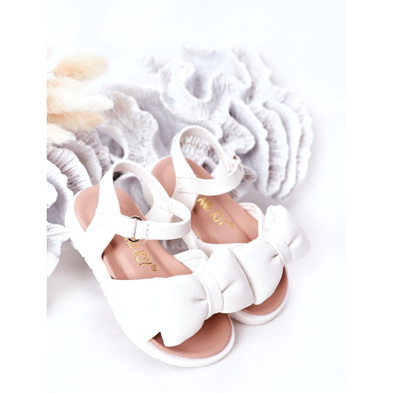 FR1 Barnsandaler med en vit Abbie -rosett 2