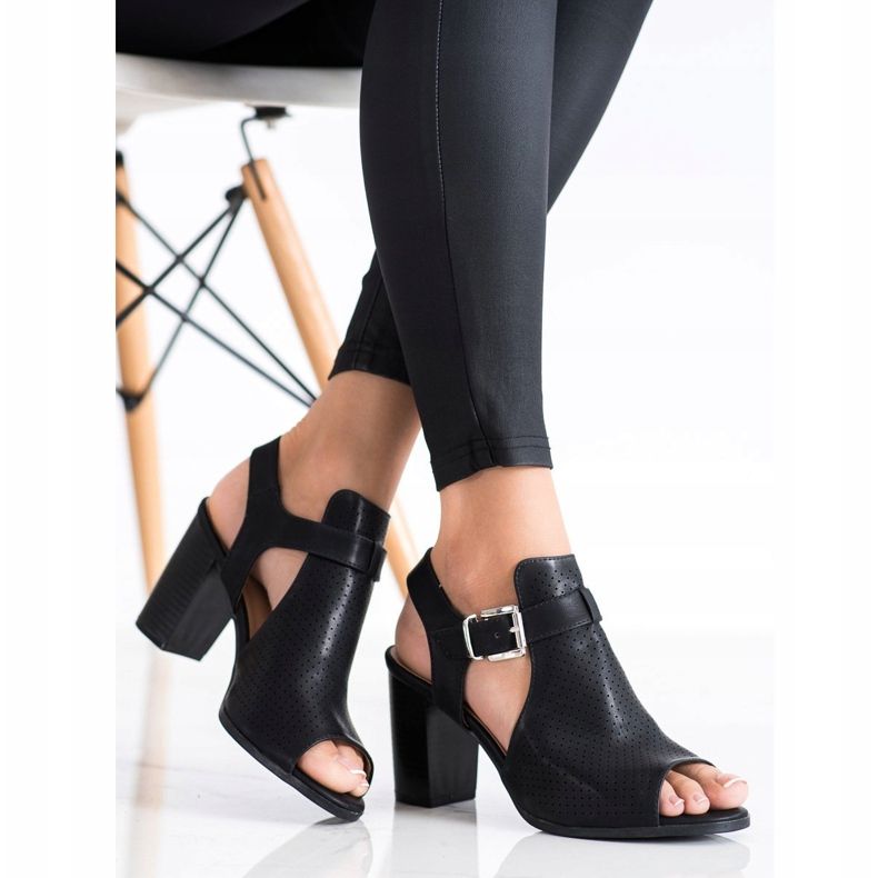 Renda Byggda sandaler med ekoläder svart 1