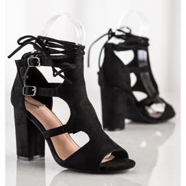 Bestelle Byggda sandaler med bindning svart 1