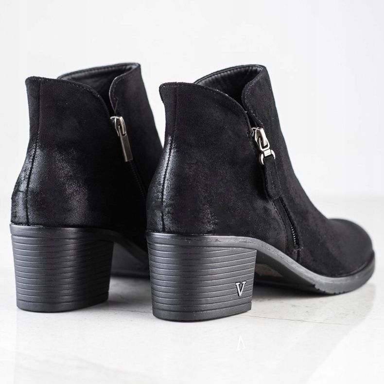 Klassiska stövlar på VINCEZA -stolpen svart 1