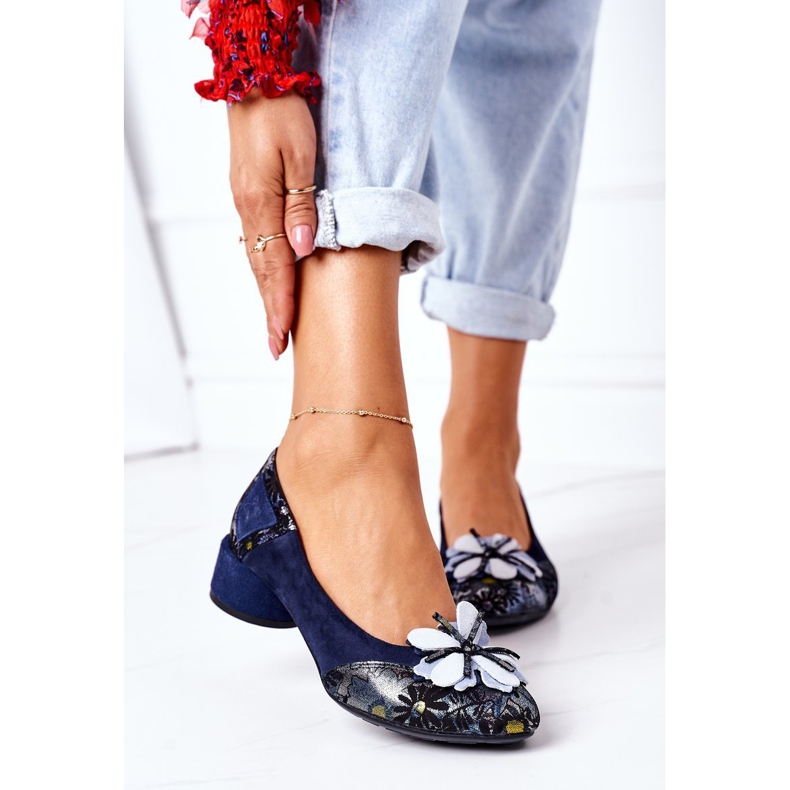 Mocka Pumps Maciejka 04835-17 Marinblå Med Blommor 2
