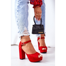 PW1 Mockasandaler på en röd Silvia -bar 2